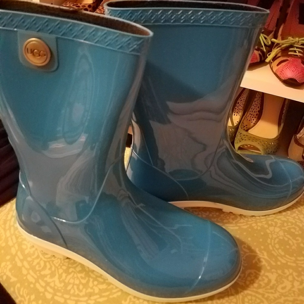 Just SHOWERS... Ugg rain boots